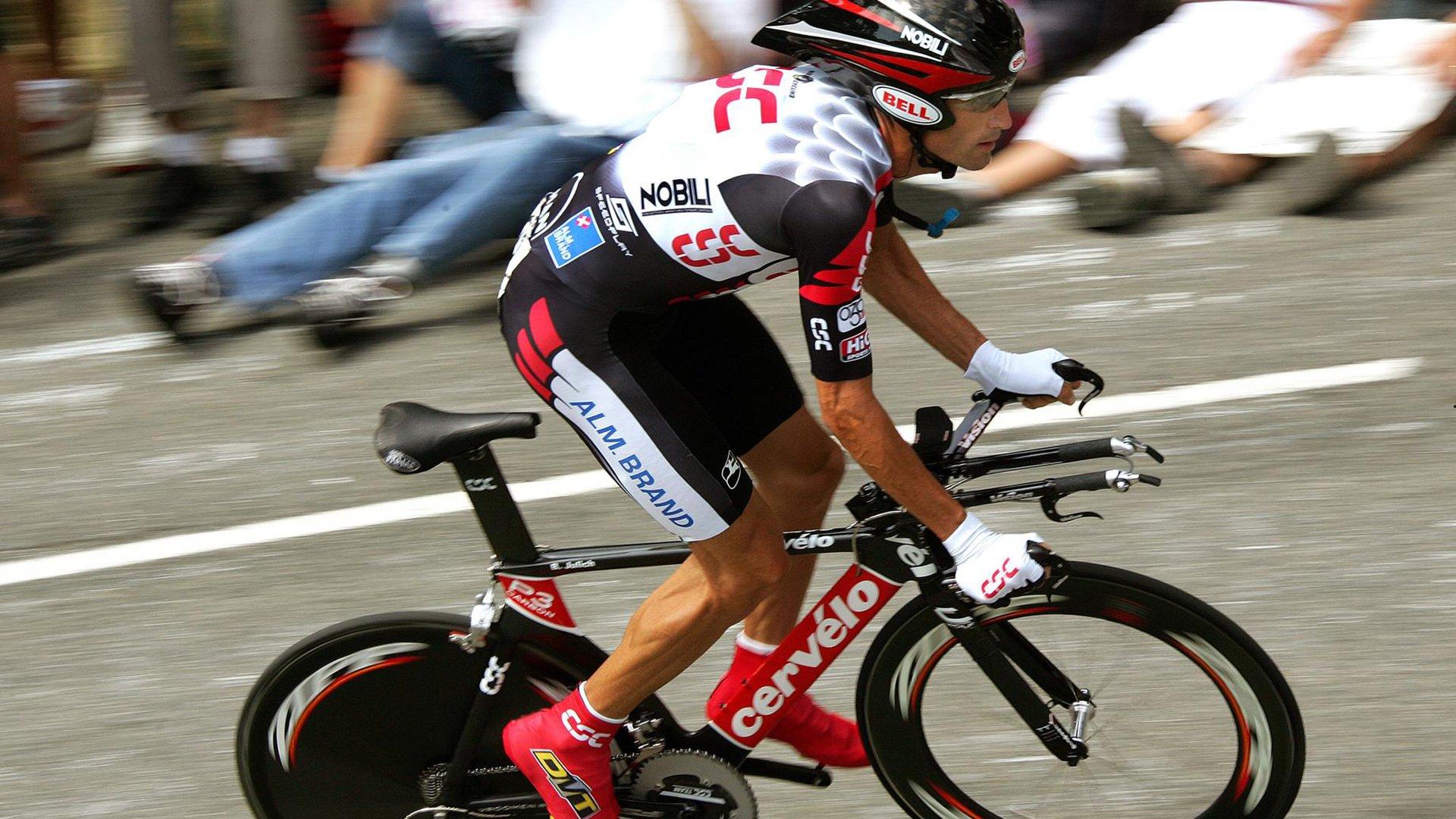 枪手再次领先！特罗萨德假动作戏耍防线，诡异变线射门锁定胜局